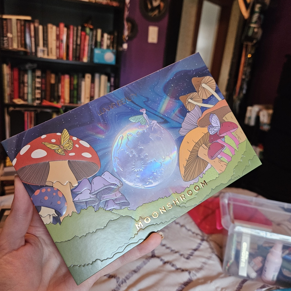 Lunar Beauty - Moonshroom Eyeshadow Palette